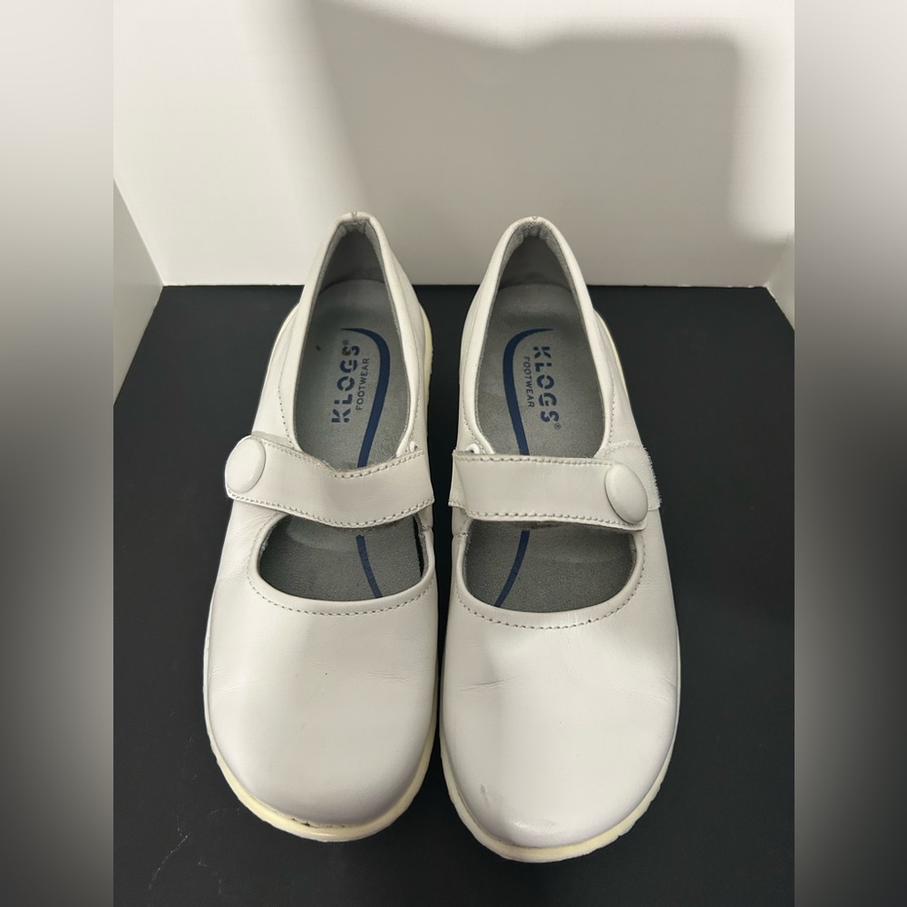 Klogs ladies white velcro strap size 6